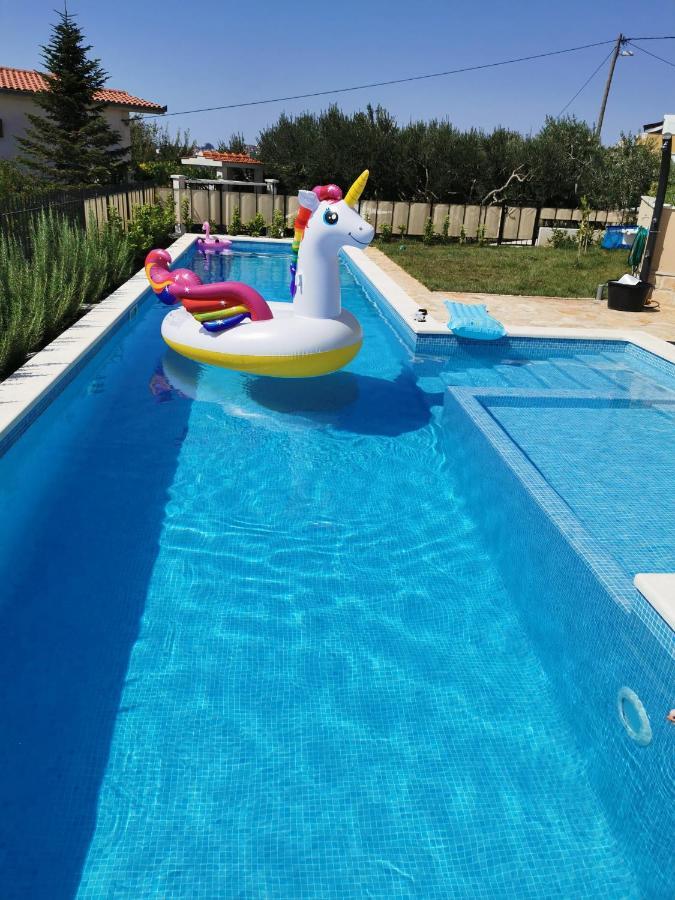 Villa Mater - Luxuriously Equipped Villa With A 15M Long Swimming Pool Zrnovnica Exterior photo