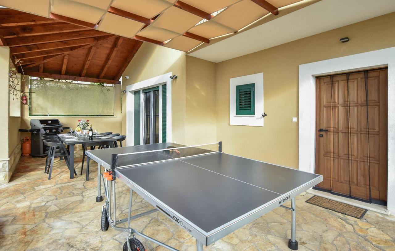 Villa Mater - Luxuriously Equipped Villa With A 15M Long Swimming Pool Zrnovnica Exterior photo