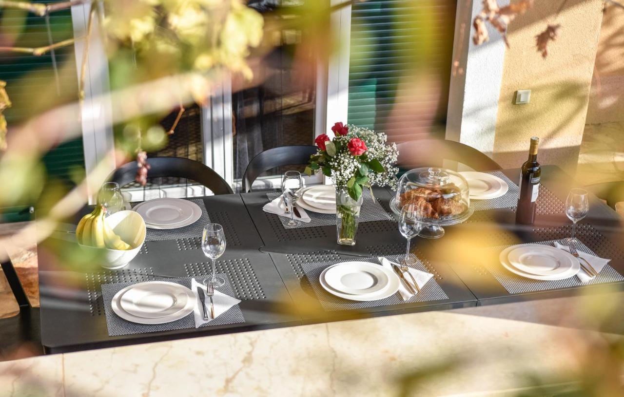 Villa Mater - Luxuriously Equipped Villa With A 15M Long Swimming Pool Zrnovnica Exterior photo