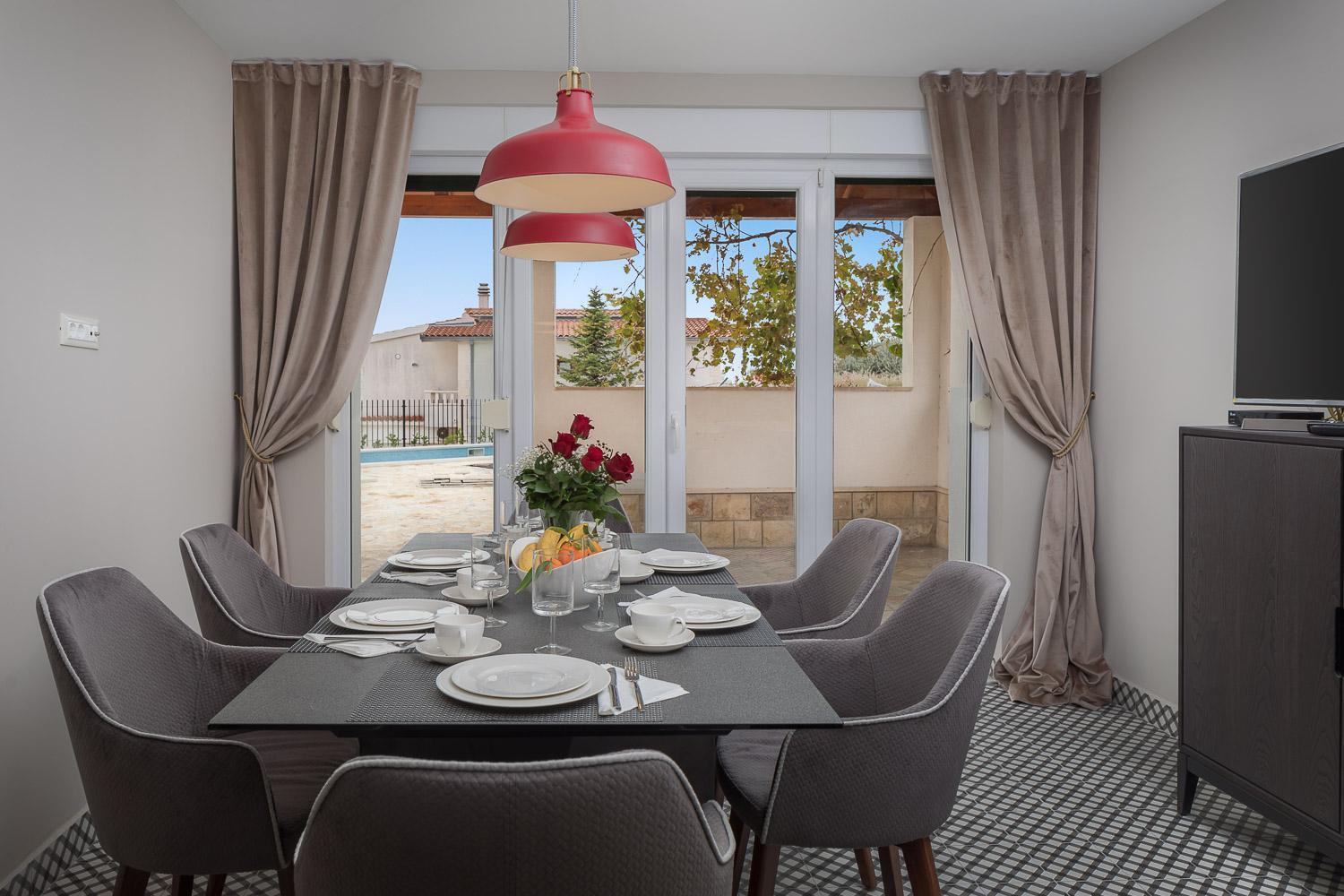 Villa Mater - Luxuriously Equipped Villa With A 15M Long Swimming Pool Zrnovnica Exterior photo